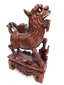 lot 136 image: Excellent Larger Vintage Hand Carved Chinese Foo Dog Wood Sculpture