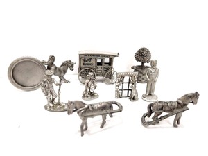 lot 142 image: Large Group of Vintage Pewter Figures