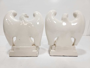 lot 148 image: Vintage White Ceramic American Eagle Bookends