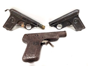 lot 150 image: Estate Lot of Vintage Cap Guns