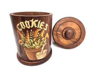 lot 153 image: Vintage 1970s Turned Wood Cookie Jar