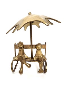 lot 158 image: 3 Solid Brass Small Items