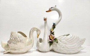 lot 168 image: 2 Vintage CeramicPorcelain Swan Planters