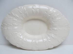 lot 209 image: LARGE Vintage RED WING White Art Pottery Centerpiece
