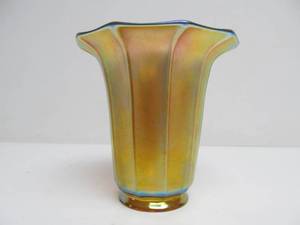 lot 211 image: Antique Possibly QUEZAL Iridescent Glass Lamp Shade