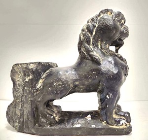lot 175 image: Vintage Chinese Heavy Plaster Foo Dog Statue