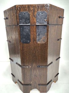 lot 218 image: Nice Vintage Oriental 8-Sided Wooden Chest wLock & Key