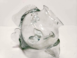 lot 250 image: Vintage Hand Blown Art Glass Fish Vase or Jar