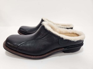 lot 254 image: Brand New Womens UGG Black Leather Sheepskin-Lined Langford Clogs - Size 6