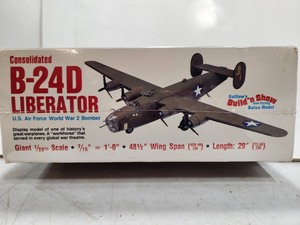 lot 284 image: LARGE Sealed Vintage Guillows B-24D Liberator U.S. Airforce WWII Bomber Giant Scale Model Kit