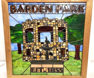 lot 288 image: Excellent Vintage BARDEN PARK St. Cloud Stained Glass Window Hanging