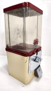 lot 296 image: Vintage KOMET 10 Cent GumballCandy Machine