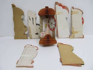 lot 72 image: Lot of 7 Antique Victorian Honeycomb Valentines 