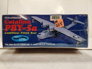lot 303 image: Large Sealed Vintage Guillows CATALINA PBY-5a Amphibious Flying Boat Giant Scale Balsa Kit