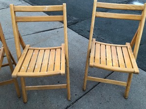lot 329 image: 4 Vintage Wood Slat Folding Chairs