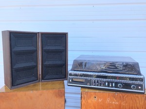 lot 333 image: Nice Working Sears Solid State AMFM Stereo 8-Track & Turntable System