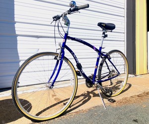 lot 326 image: Brand New or Like-New Schwinn Searcher LE Mens Bicycle