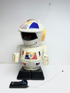 lot 324 image: Working Vintage 1990 EMIGLIO Talking RC Robot