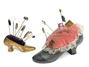 lot 69 image: 2 Vintage Shoe-Form Cushions w Great Looking Old Antique Hat Pins