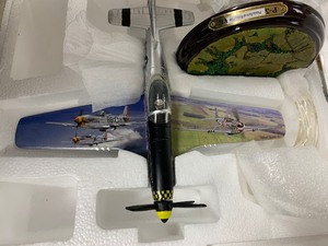 lot 234 image: Group of 2 Limited Edition Diecast Model Display Planes - P-47 Thunderbolt & P-51 Mustang w COAs