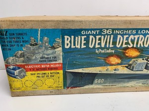 lot 224 image: LARGE The Lindberg Line Blue Devil Destroyer Motorized Plastic Ship Giant Scale Model Kit