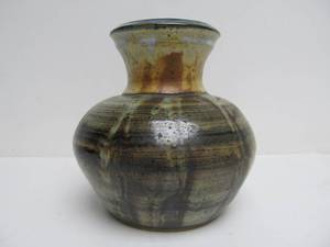 lot 344 image: Vintage Studio Art Pottery Raku Style Vase Signed