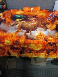 lot 103 image: 2XL Mens Halloween Shirt...