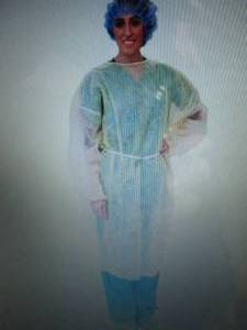 lot 187 image: Case of 100 Cover Gowns Yellow Univ...