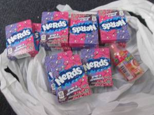 lot 324 image: 11 - 1.65 oz Nerds, Baby Bottle Pop...