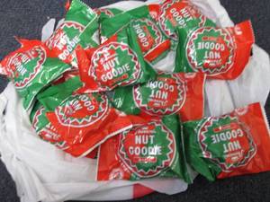 lot 333 image: 12 Pearsons Nut Goodie...
