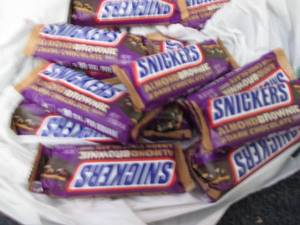 lot 335 image: 12- 1.26 oz Snickers Almond Brownie...