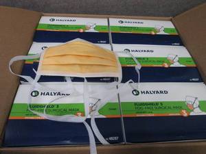 lot 381 image: Case of 300 Halyard FLUIDSHIELD 3 D...