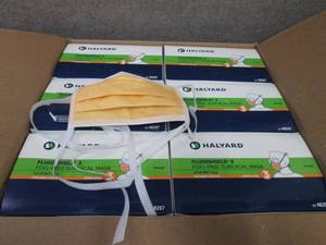 lot 382 image: Case of 300 Halyard FLUIDSHIELD 3 D...