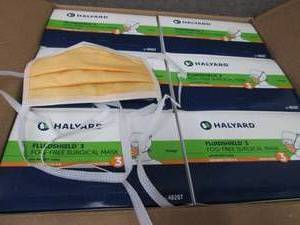 lot 385 image: Case of 300 Halyard FLUIDSHIELD 3 D...