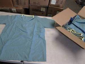 lot 436 image: Box of 12 Small Vneck Scrub Tops...