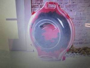 lot 458 image: 3 Sterilite Red Plastic Nesting Wre...