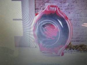 lot 459 image: 3 Sterilite Red Plastic Nesting Wre...