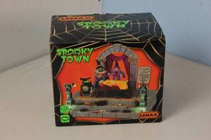 Lemax Spooky Town Esmeralda The Great # 14825 - Open Box
