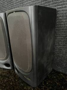 lot 3 image: AIWA Speakers