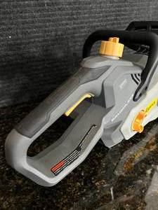 lot 6 image: Lynxx Chainsaw