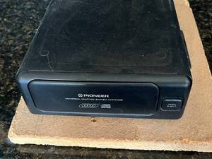lot 21 image: Pioneer Universal CD System