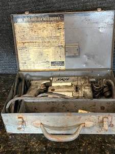 lot 22 image: Skil Roto Hammer Accessories in Vintage Case