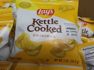 Case of Lays 1 oz Bags Kettle Cook...