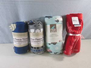 (CSB) Lot of 4 Fleece Throws...