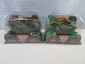 (CSB) 2 Monster Jam Trucks Grave Di...