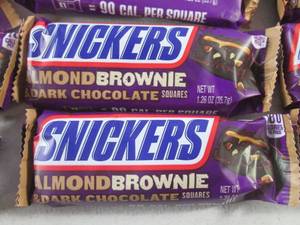 (B-3) 18 Snickers Almond Brownie & ...