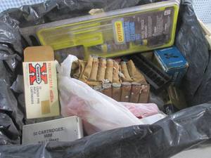 (EW7) Box with Gun Cleaning Kit Ass...