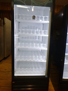 lot 8 image: Royal Cooler