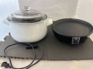 Slow Cooker & Hot Plate (needs cord)