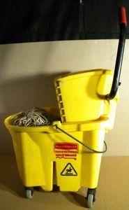 lot 90 image: Commercial Grade Mop Bucket w Wringer Attachment & 3 Used Mop Heads